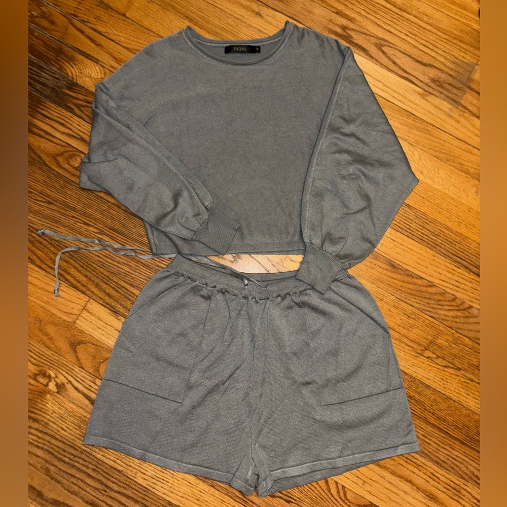 Med. Gray Long Sleeve Crop Top and Shorts Set